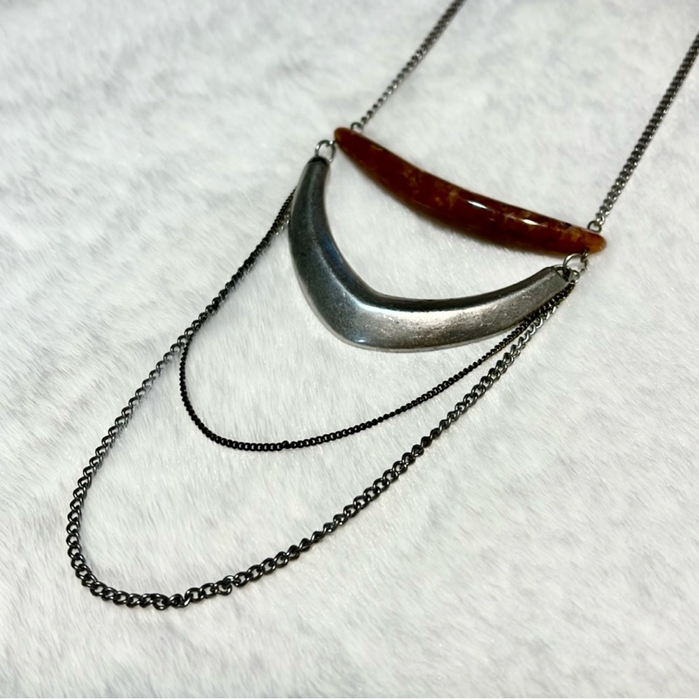 Curved Bar & Chain Necklace
